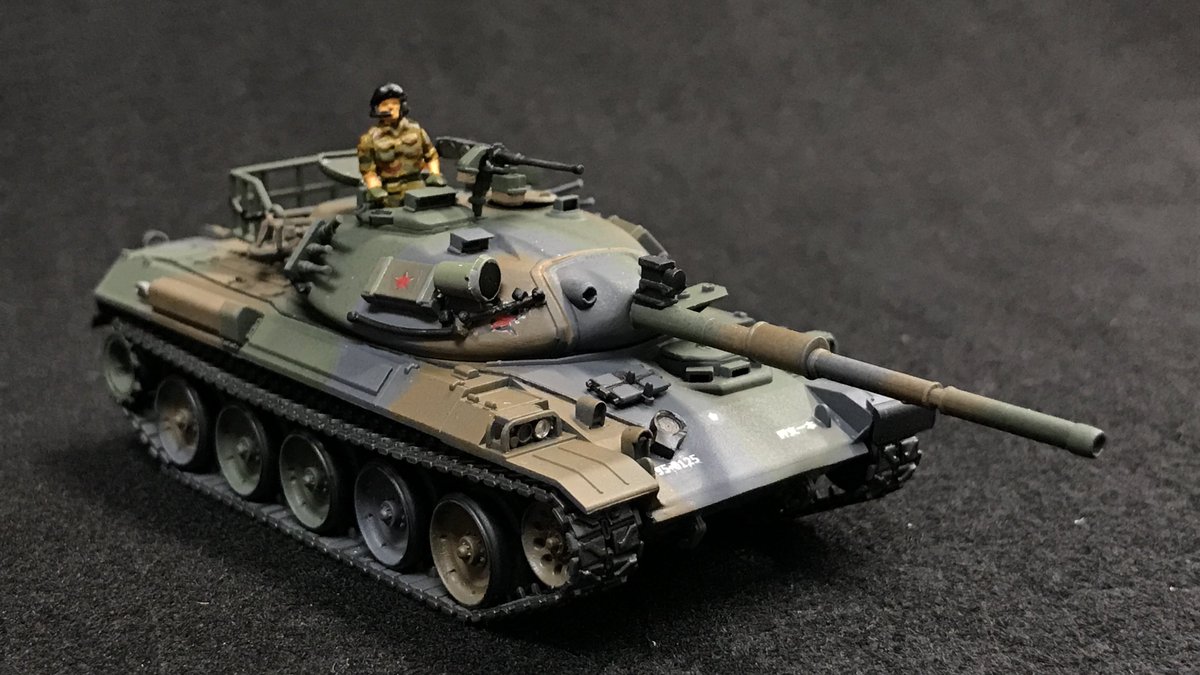 フジミ模型 公式 On Twitter 1 76 陸上自衛隊74式戦車 Batra 評価支援隊所属の74tkがモチーフ 増設バスケット T 72を思わせる 偽装パーツ フタのみ バケツあり選択可能 センサー ワイヤーなどなどパーツ化 赤い星 黒い星をデカール収録 3色迷彩の74tk