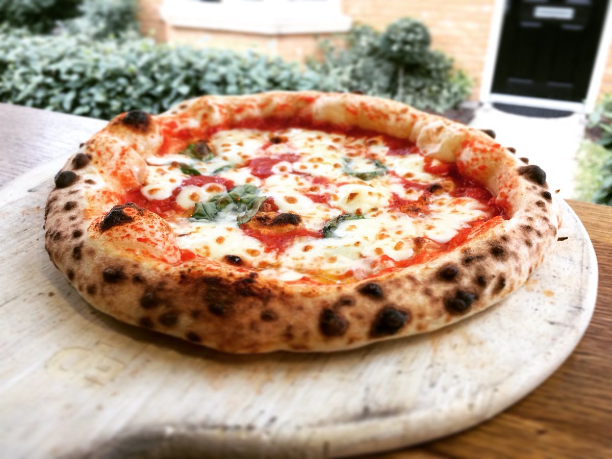 PizzaMondoPizza's tweet photo. Tomorrow @theickletonlion service from 6.30 
Pizza - Comedy Night - Beer Fest #sorted 👍
#FridayFeeling #weekendvibes #ickleton https://t.co/SPKdhfUSpn