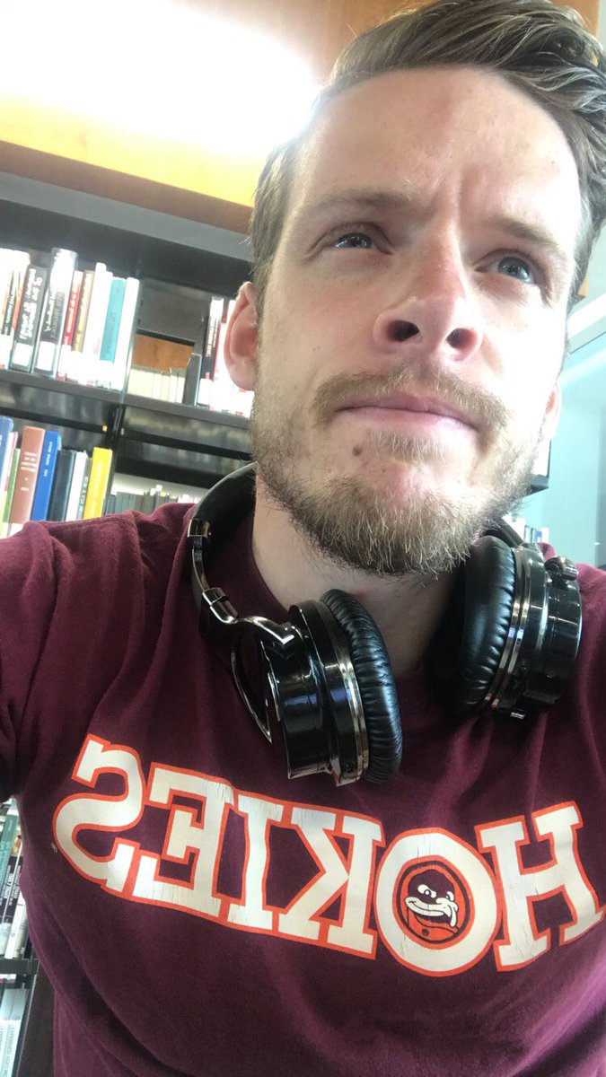Bro_BGYN's tweet photo. @DrLewisDIT @DrInTraining 
Stopped shaving 3 weeks ago and gave this whole #DITBeard thing a shot.  Quick question, does white trash facial hair show an autosomal recessive inheritance? https://t.co/d9M6LLiZgQ