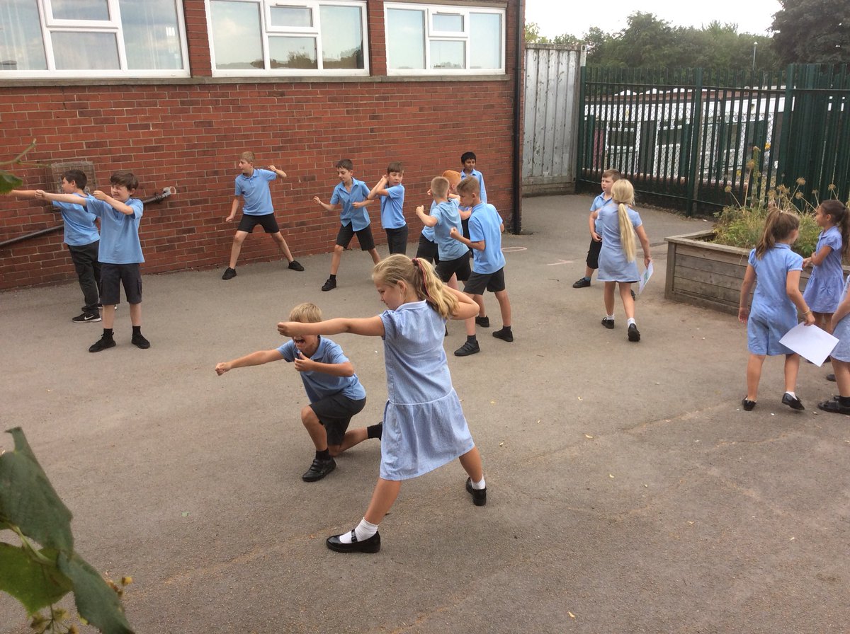 IPMATGawthorpe's tweet photo. Re-creating the battle formations from the battle of Hastings. The Normans were victorious! #GCAyear4 #GCAhistory #GCAbritishvalues https://t.co/4l23xljurW