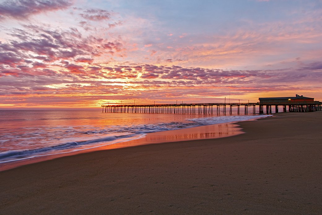 VisitNC's tweet image. For those of us who had to head back to the office today, here's some escapism for your Thursday morning: visitnc.com/summer

📍 @theouterbanks