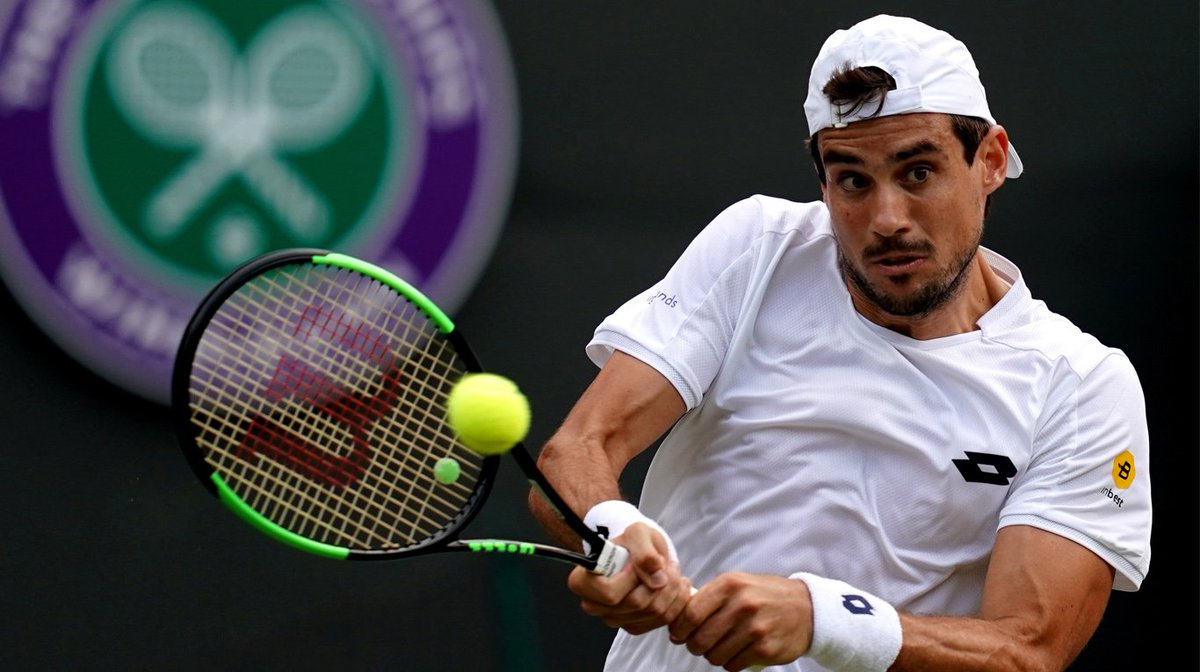 ¡Batacazo! <a href="/guido_pella/">Guido Pella</a> elimina a Marin Cilic por 3-6 1-6 6-4 7-6 7-5 y avanza a la tercera ronda en #Wimbledon. 😱💣