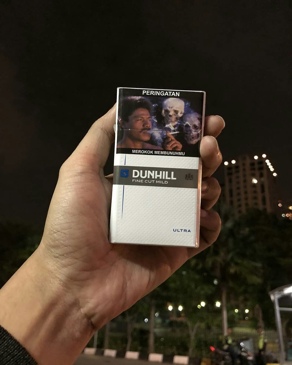 jdylansx's tweet image. Cuma Dunhill Mild Ultra paling ngerti, baju bebas bau asep sekarang. Reduced Smell Technology ini emang ajaib banget! #UltraLessSMELL #LessSMELLisMore