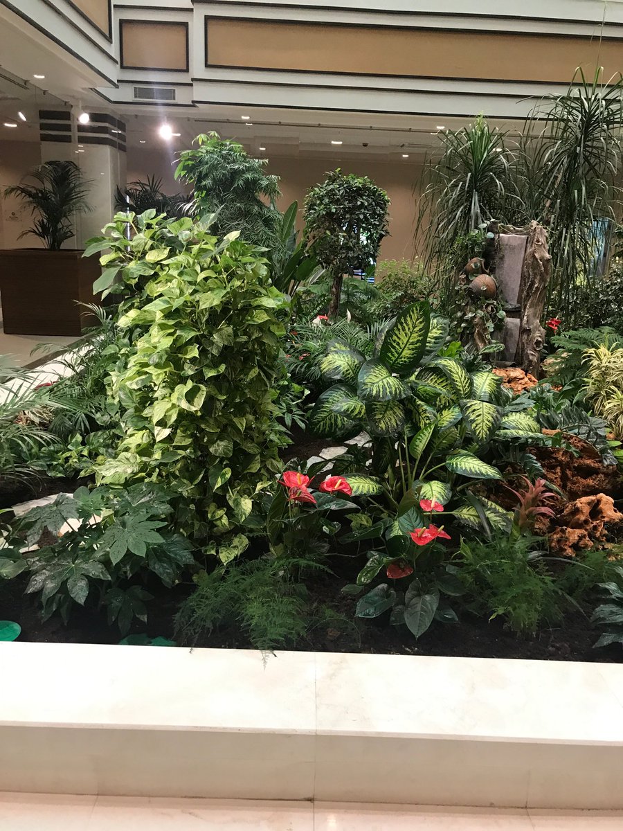 ÖLÇÜ
Nefsin ölçüsü istemek ve acele etmek,
Aklın ölçüsü düşünerek hareket etmek,
Kalbin ölçüsü hissederek yaşamak,
Ruhun ölçüsü severek bağlanmak,
Vicdanın ölçüsü çıkarına rağmen istikamette kalmak.
#nevzattarhan #uskudaruni