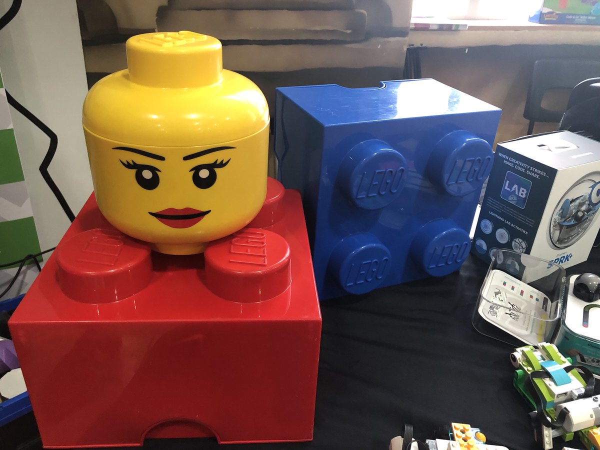 Spectrum__Edu's tweet photo. @MakerEdTO today also! Come take a selfie with our lovely Lego lady! #speedu #spectrumed #legoeducation #MakerEdTO #MakerEdTO18 #makerspace https://t.co/0k8HUJ779P