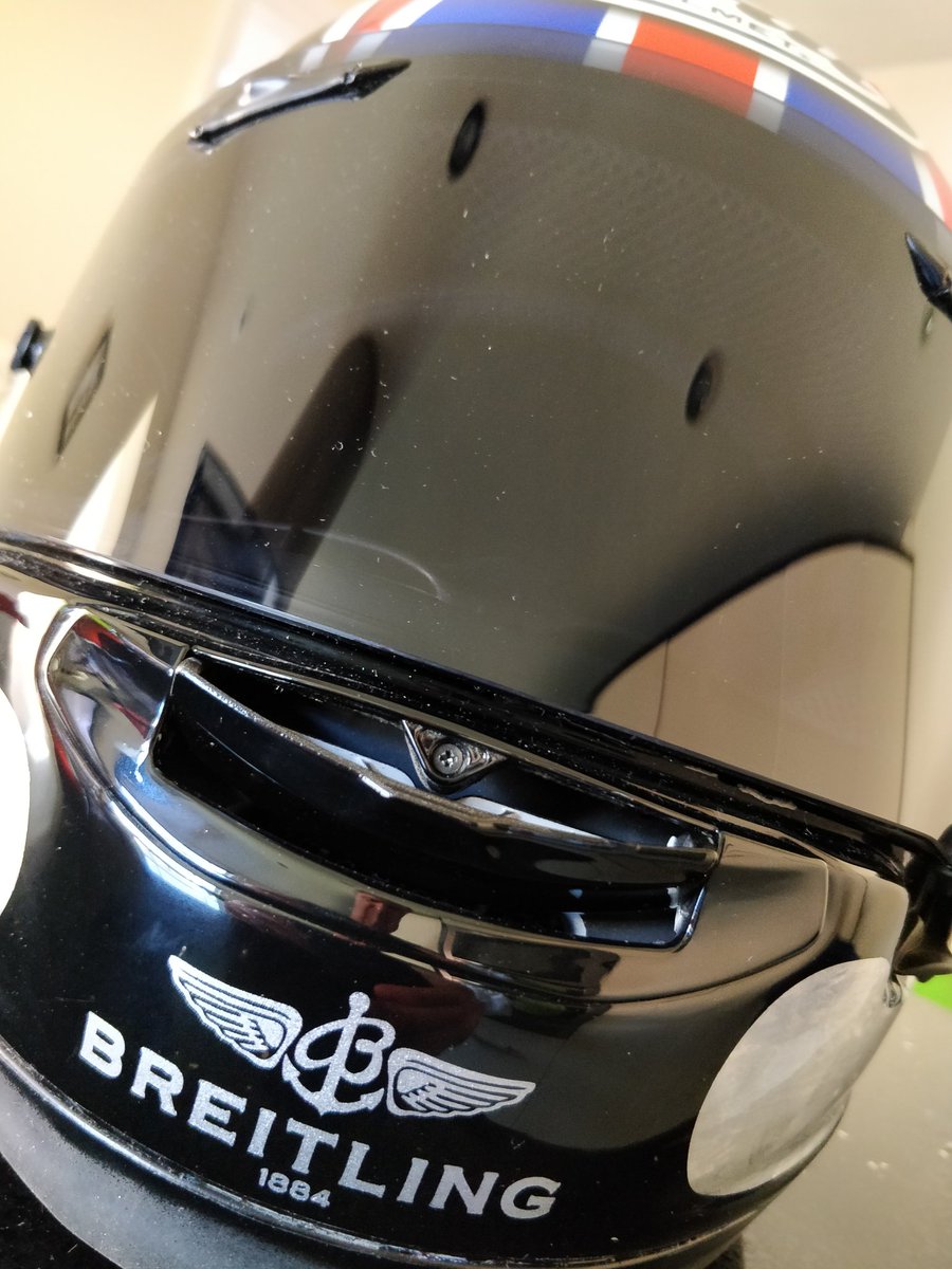 DBraithwaite_'s tweet photo. Fantastic custom paintjob by @RichartConcepts on my @WhyArai to go with my @norton_ceo V4SS #68. Paint is so deep I could dive in! Couldn't be happier!! 😃🏍️ https://t.co/TH8HeBlx8E