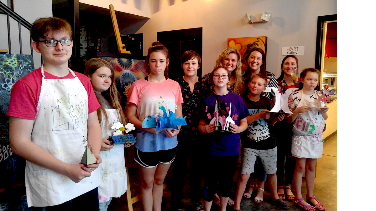 EpilepsySETN's tweet photo. This year's #OurStudioE program is 4 weeks down and has 4 weeks to go! Everything has been a great success thanks to the @hartgallerytn's leadership, the donations from @chattaderby, and to the volunteer OT students from @UTChattanooga. Thanks to all that are participating! https://t.co/soyzgicl1j