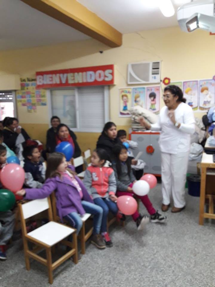 ChacoSalud's tweet photo. #Salud a través del Programa del #PROSANE y equipos de toda la provincia, inició los operativos de control integral a niños y niñas en edad escolar. Las jornadas iniciales se llevaron adelante en escuelas de #Barranqueras #Resistencia #Fontana y #ElEspinillo. 🤩🙋♀️🧒👦👧🧑🏫 https://t.co/E5v7PI6d8r