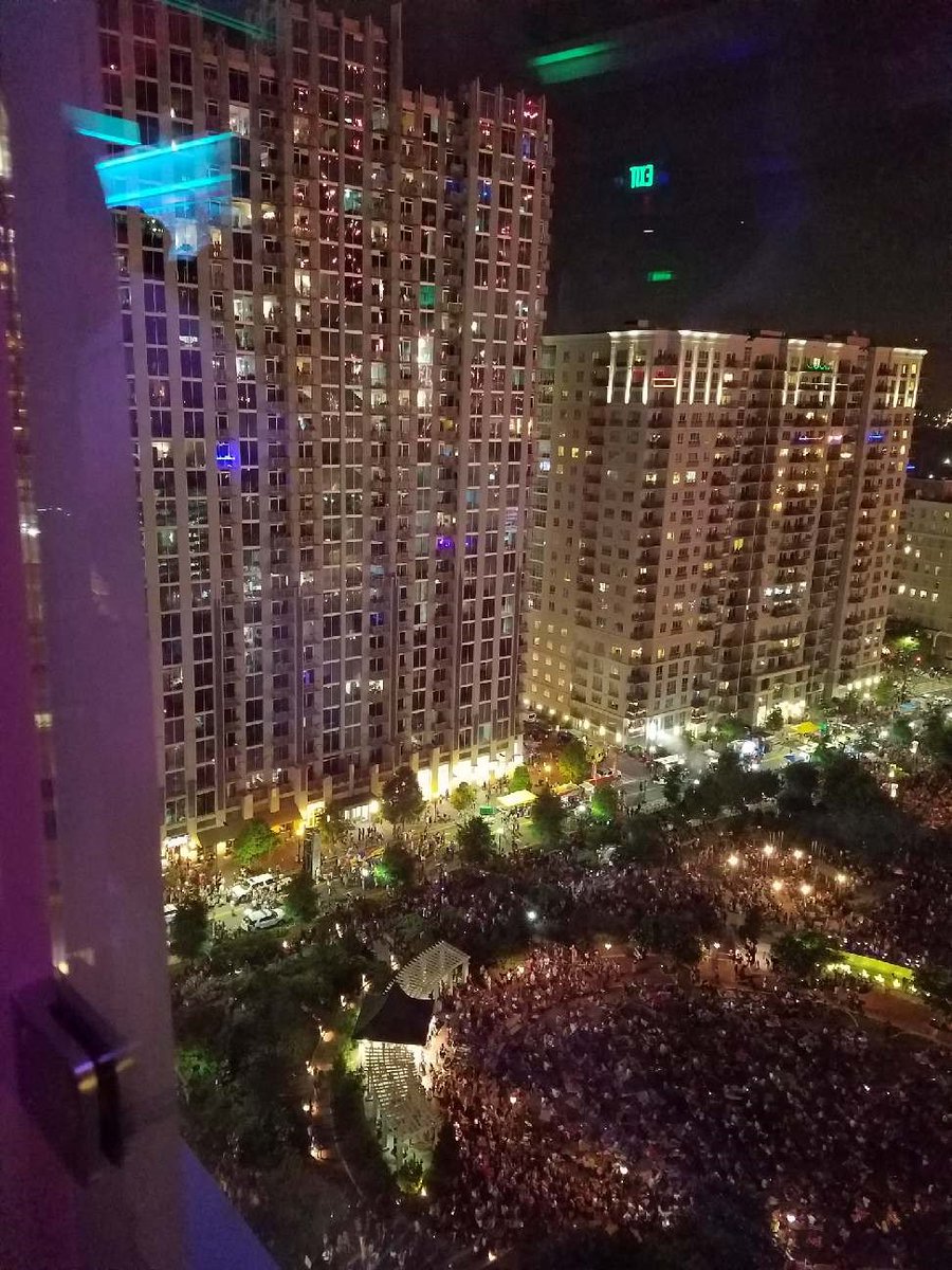 A view of the #Charlotte crowd  that showed up for the Fireworks last night.  
American spirit is alive and well.

#patriotic #July4th