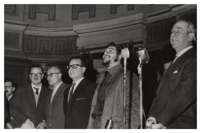 EstatalesCLATE's tweet photo. #Uruguay🇺🇾 | Muestra fotográfica del #Che en el @Parlasur. La Pastera, presentó una muestra fotográfica en el Salón de los Presidentes de la sede del Mercosur en Montevideo, en el marco de la sesión plenario del Parlamento regional: https://t.co/PSHkoG10FA https://t.co/nkCEeCtZP4