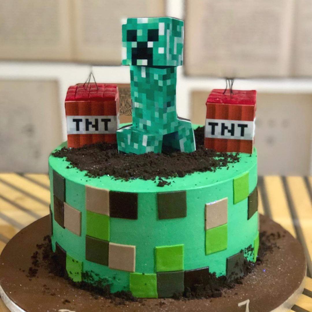 Minecraft.fr - Communauté de Fans on X: Le gâteau 🍰 Minecraft don't on a  tous rêvés 🤩 🟩🟫🟨🟦 Source ➡️    / X