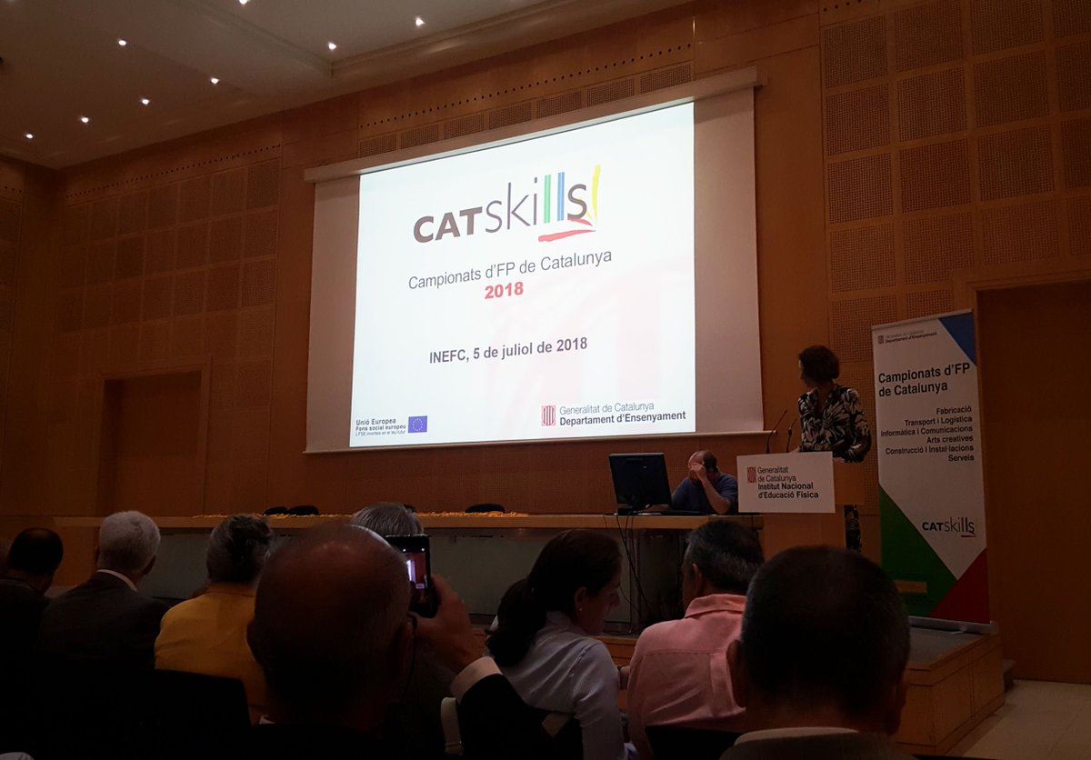 pue_data's tweet photo. Representación del #team de @ticPUE en la clausura de #CatSkills 2018 💻 ¡#Gracias a @Campionat_Catsk otro año más por esta iniciativa! 😊👏#Skill39 https://t.co/QsJHLALes7 https://t.co/ZGBmPx7P3M
