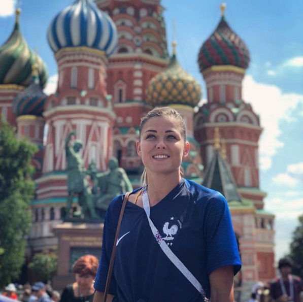 CanalplusFoot's tweet photo. Bienvenue à @laureboulleau qui rejoint la bande des consultants du #CFC dès la rentrée sur @canalplus ! 🤗 https://t.co/xQUqLvbGHS