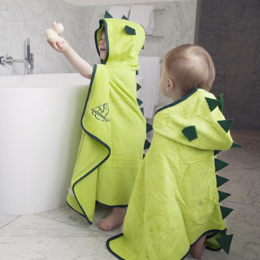 cuddledry's tweet photo. Eek! The new bigger size #Cuddleroar is ready to pre-order! Order yours now and get the little ones matching at #bathtime! 🐲🛁❤ Code NEWFREE for free UK delivery! https://t.co/3RDEAHKo1U #MakeBathTimeFun #Toddler #parenting https://t.co/KC0hPZfvZ8