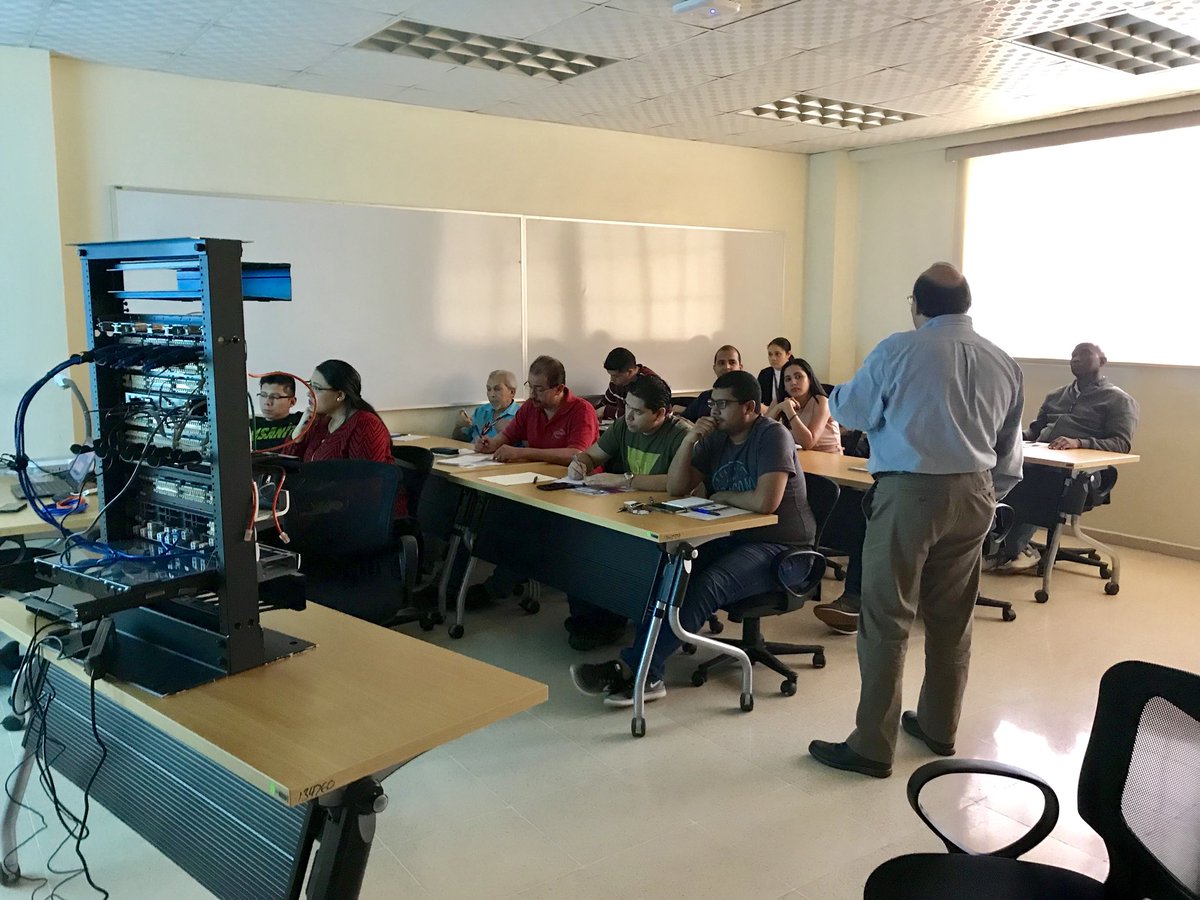 IvanReal1's tweet image. Actualización tecnológica con la Universidad Tecnológica de Panamá con @_jriverosv #thinkfiber #thinkcommscope @_VanePrada @johnnyvega_mon