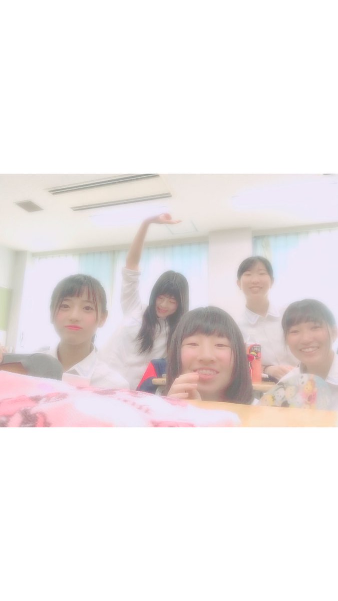 kokoa67907816's tweet photo. 最近学校楽しいㅋㅋㅋ
いろんなことがあるけどクラスのみんな面白すぎて元気もらえる✌️

あ、そーいえば前髪切ったけどどっちのがいいかな。。。

#学校楽しい 
#いいねした人全員フォロー 
#RTした人で気になった人お迎え 
#オシャレさんと繋がりたい 
#前髪どーかな https://t.co/UxSECZUuIL