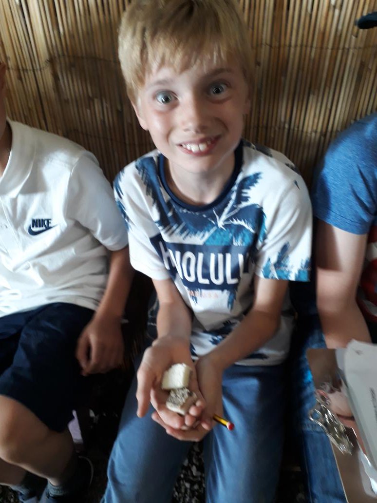 SHPrepMFL's tweet image. Miam miam, j'adore les escargots! @SHPrepMFL #Chateau2018
