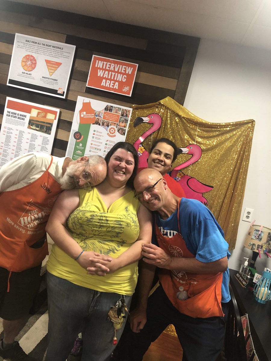 lovato_grady's tweet photo. Loving their Hawaiian spirit. Thd6903 https://t.co/WFNZ5U8kCw