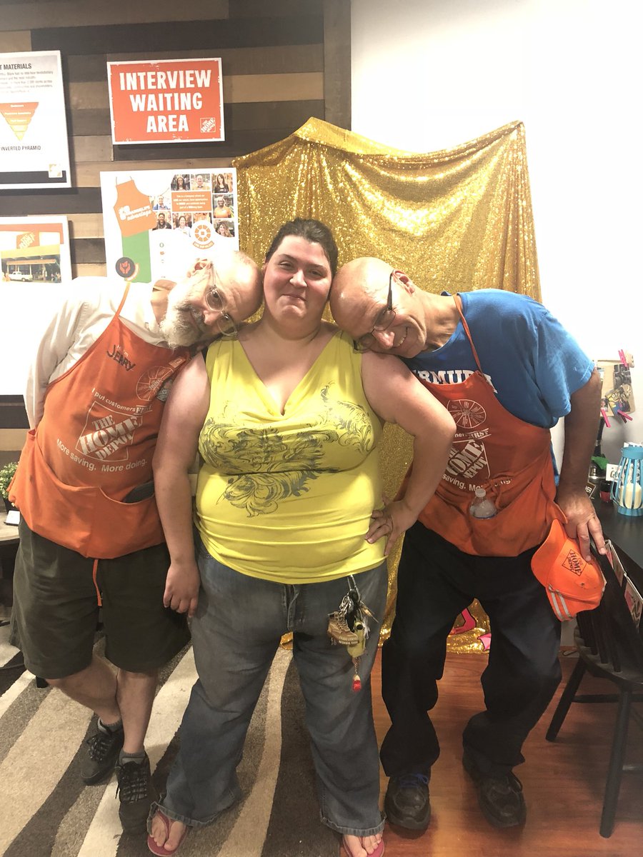 lovato_grady's tweet photo. Loving their Hawaiian spirit. Thd6903 https://t.co/WFNZ5U8kCw