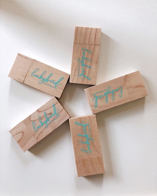 LuckybirdPhoto's tweet photo. Have you seen these beauties we offer?! Keep your memories safe with a USB from @usbmemorydirect! These stunning USB drives feature a gorgeous wood finish complete with our signature blue logo
.
.
.
#toledobride #toledowedding #toledoweddingphotography #youwilldobetterintoledo #M https://t.co/1hi1jPlMLF