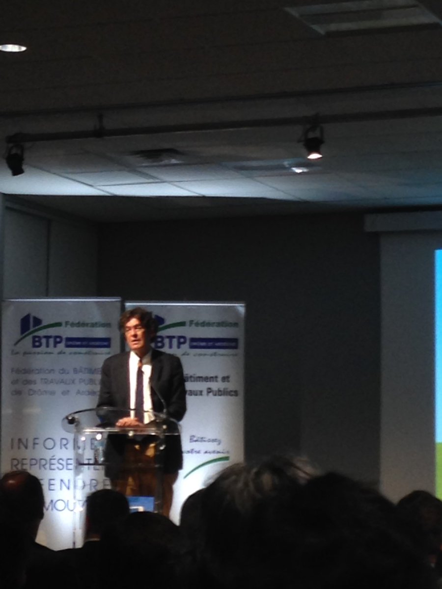 cigale_fr's tweet photo. Luc Ferry en conférence sur l'intelligence artificielle à la fédération du BTP 07/26 https://t.co/kWsJ6QExNB