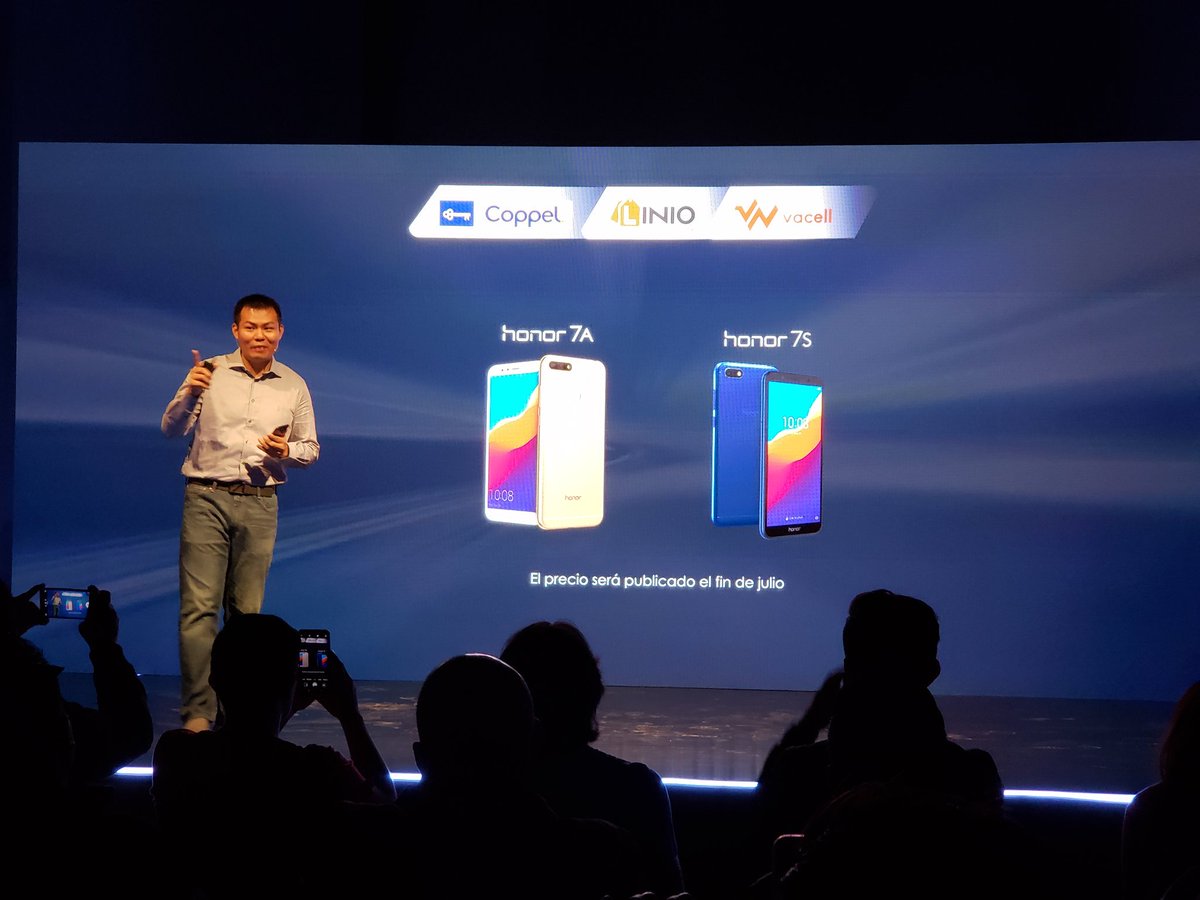 ReformaGadgets's tweet image. @Honorglobal regresa a México con 4 teléfonos. El #HonorView10, de $17,000, es el más poderoso, pero equipos más accesibles llegarán a finales de julio en @Coppel, @LinioMexico y Vacell.
Integran inteligencia artificial en #EMUI8. 🤖😎☎️
#Honor7s 
#Honor7a
#Honor7x
