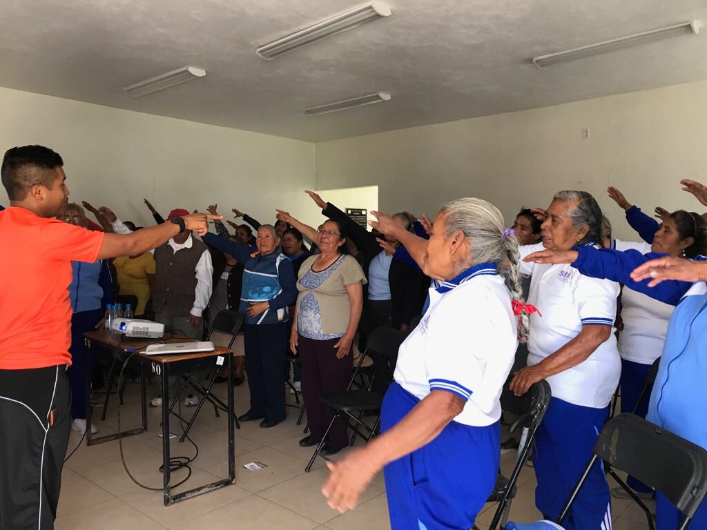 Vero_RamirezC's tweet photo. Reiterando el compromiso del @gobmx el #INAPAM Tlaxcala reanudó las pláticas y talleres en los municipios, ayer se impartieron los temas Envejecimiento Saludable y Nido Vacío, en @Tepetitla y @Nativitas respectivamente, se atendieron a más de 100 adultos mayores. #SedesolContigo https://t.co/ZE57iIIS1T