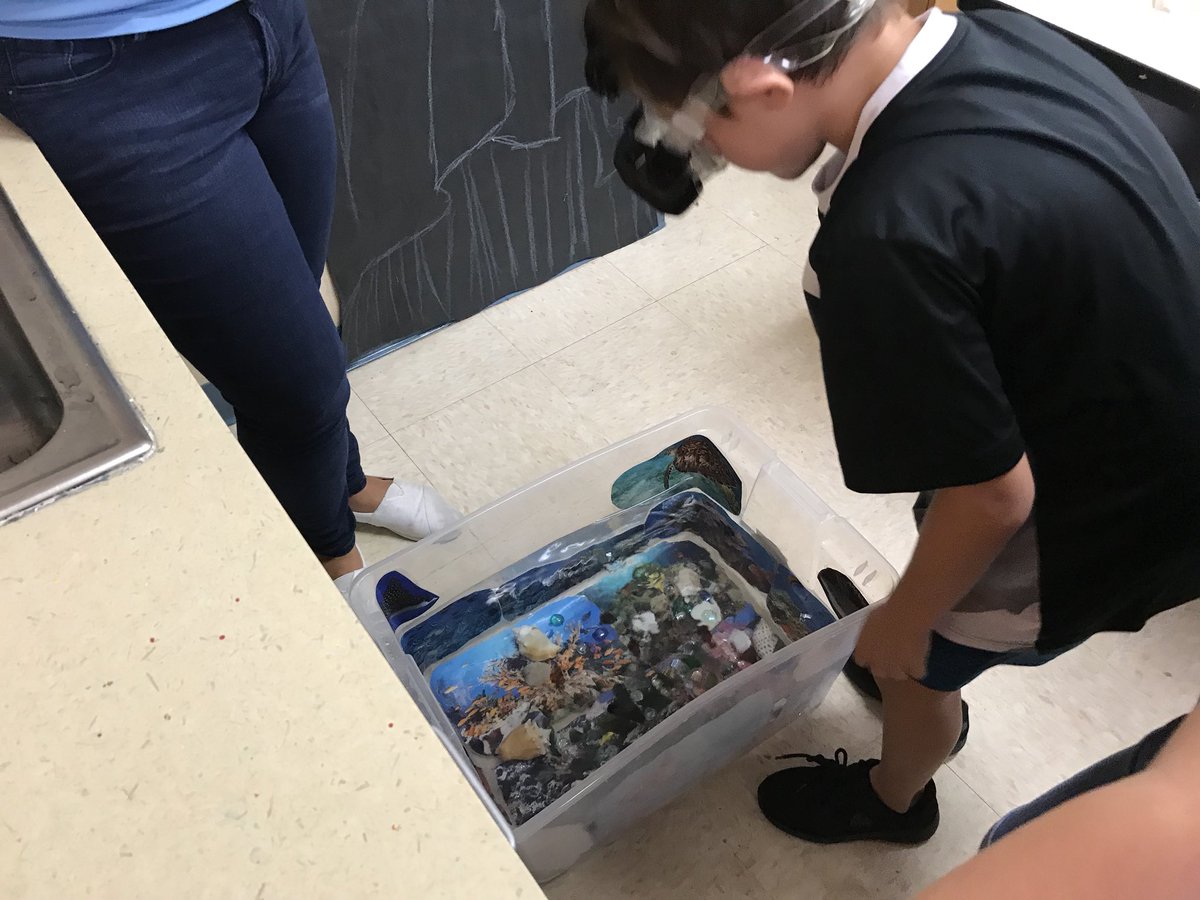 tabby_79's tweet image. Learning about fish with “Under Blue Waters” #fishprinting #castnet #summercamp #21stCCLC