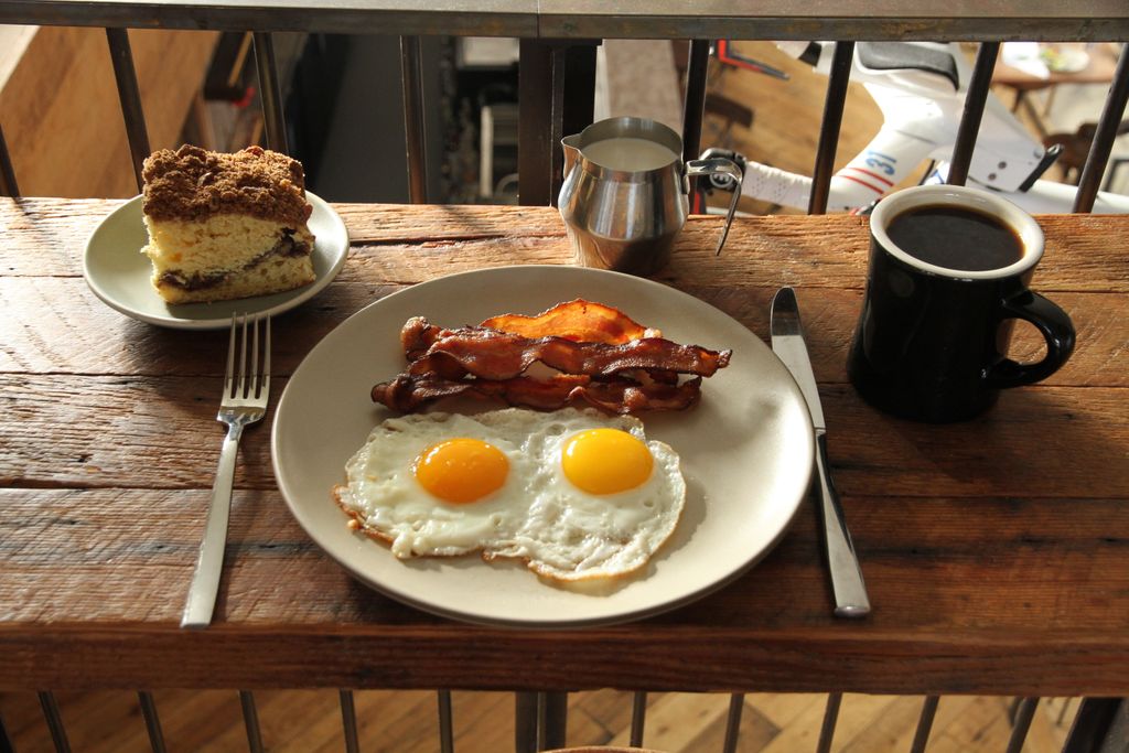 breakfast done right
.
.
.
.
.
.
.
.
#foodporn #calabassas #breakfastofchampions  #yum #healthytastesgood #eggs #breakfastlover