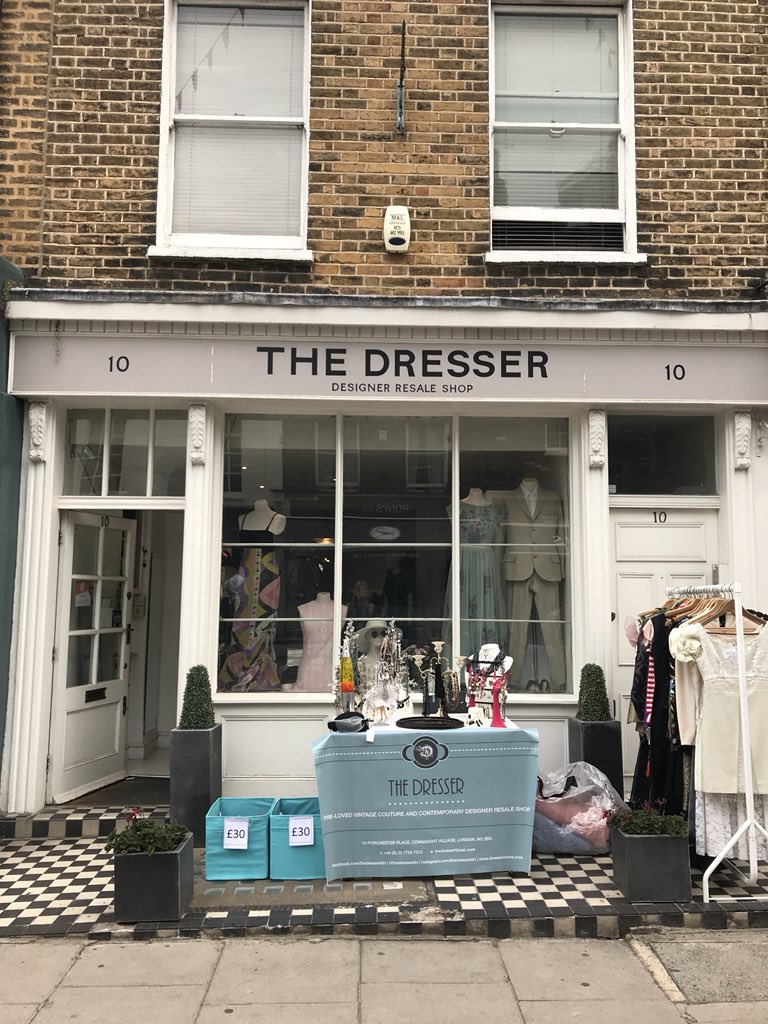 ConnaughtVil's tweet photo. On Kendal Street: check out the vintage stall outside @thedresserldn, wine tasting at #ConnaughtCellars and Cheese tasting at @BuchanansCheese 🧀🙌 https://t.co/N95CyYGXng