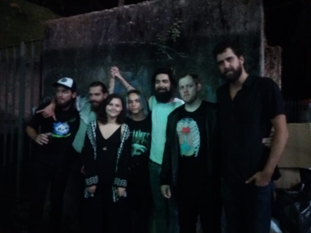 claraparker_'s tweet image. Minha mãe tirou todas as fotos sem foco e a única que ficou foi a q todo mundo tá se mexendo, top