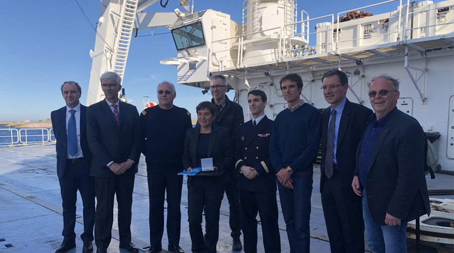 IGNFrance's tweet photo. #MissionSPM La ministre des Outre-mer @AnnickGirardin a rencontré les équipes du @SHOM et de l'#IGN qui travaillent ensemble à l'élaboration d'un nouveau réseau géodésique sur l'archipel de Saint-Pierre et Miquelon #géodésie #cartographie En savoir plus👉https://t.co/SD7qxjoOA6 https://t.co/dDAZCMlI2h
