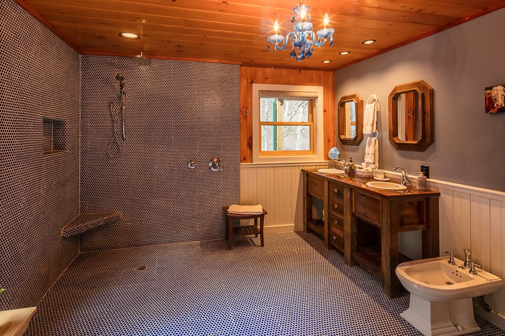 ExurbiaBoone's tweet image. The magic of a good bathroom... 😍 #workswonders #weakspot #luxuryloo 
exurbiarealestategroup.com/homes/529-568-…