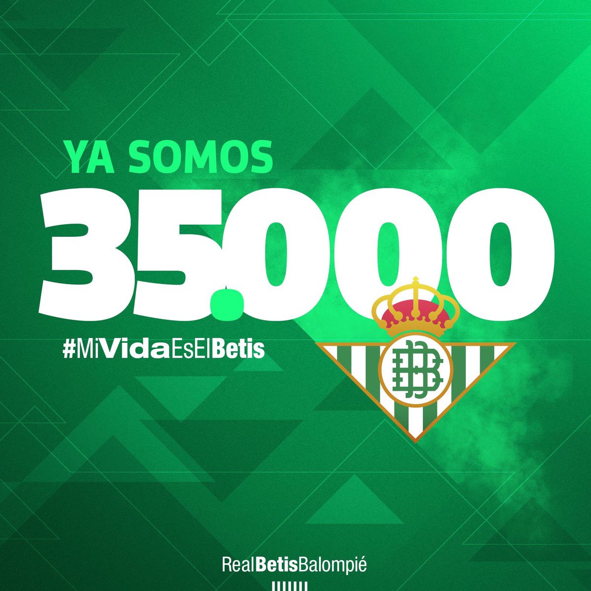 GradaBetica's tweet photo. Nos quedamos sin calificativos...pero lo mejor de todo es que no sorprende...¡LA AFICIÓN DEL @RealBetis ES ASÍ!
#MiVidaEsElBetis #VamosBetis #FamiliaVerdiblanco #TeQuieroBetis #YSumando #Abonate #GradaBetica
🇪🇺🌴🙌🏽🙌🏽🌴🇪🇺 https://t.co/mBA6usHtou