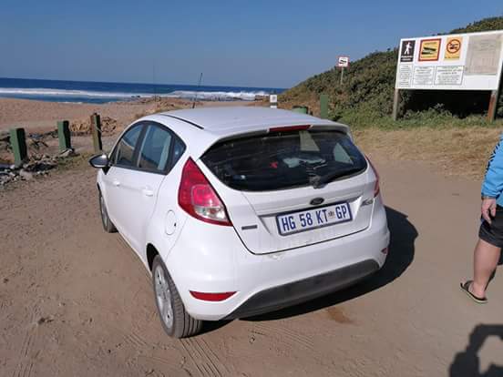 Petervdm896's tweet photo. Does anyone know who this car belongs to, the car has been standing at Pumula beach for two days, @SAPoliceService https://t.co/yWJXrn72Fv