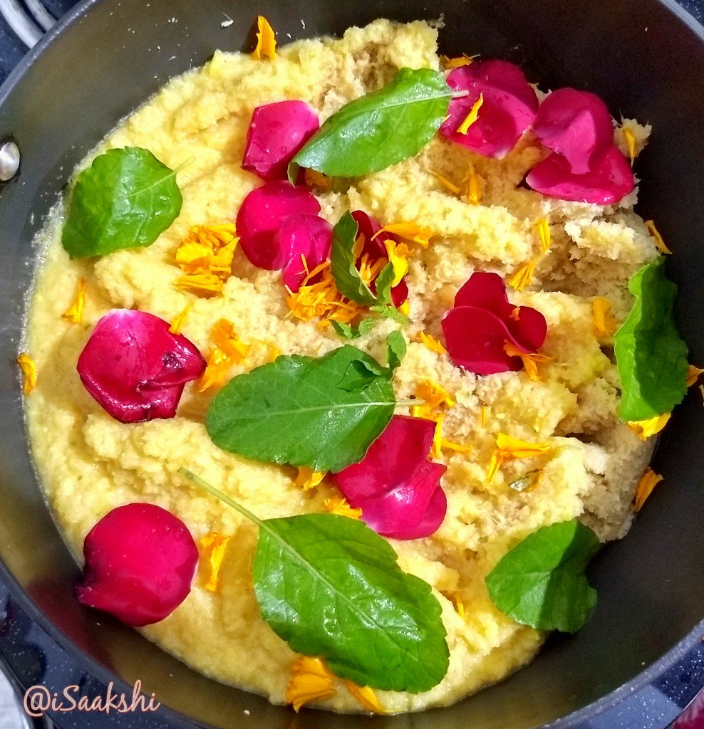 iSaakshi's tweet photo. #Ginger-#Mango #Barfis we in Mah call it #Alepak π #KitchenYoga #DesiTadka https://t.co/1STXMqIB9p