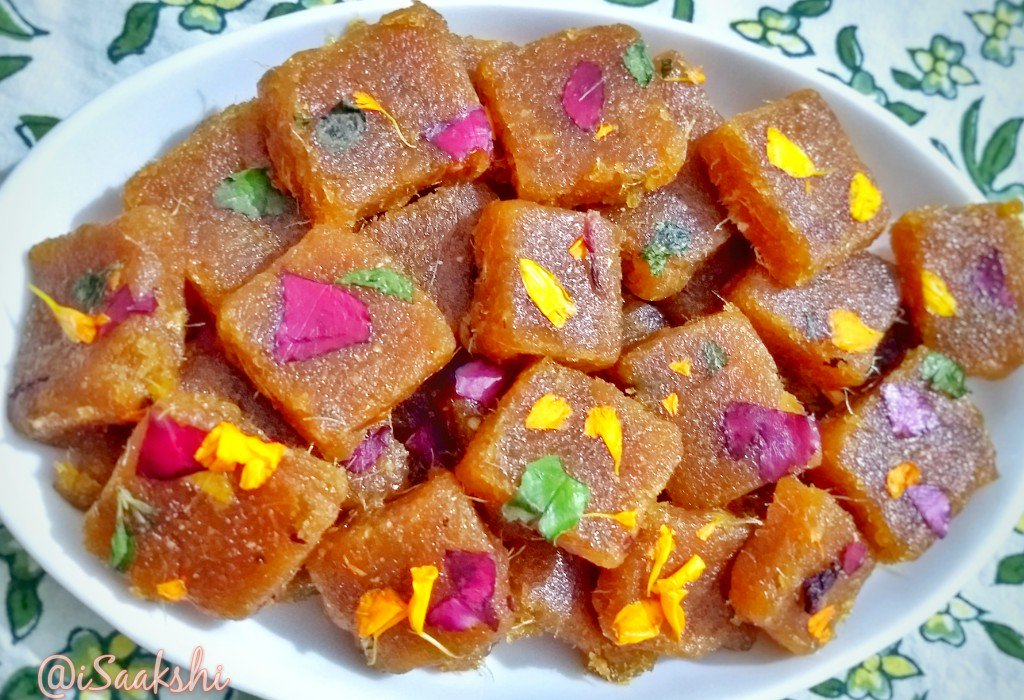 iSaakshi's tweet photo. #Ginger-#Mango #Barfis we in Mah call it #Alepak π #KitchenYoga #DesiTadka https://t.co/1STXMqIB9p