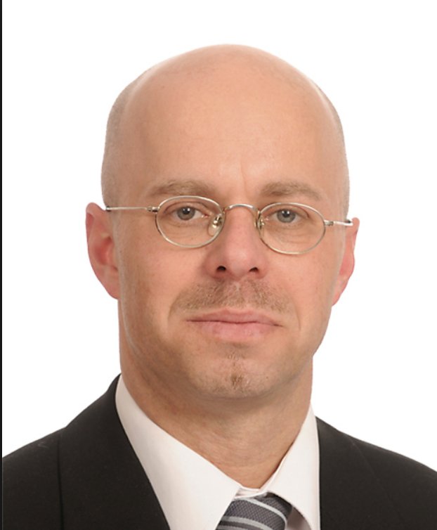 Andreas Kalbitz sieht vielleicht aus wie Himmler und denkt auch wie Himmler, aber er hat nicht so einen schicken Hut wie Himmler.