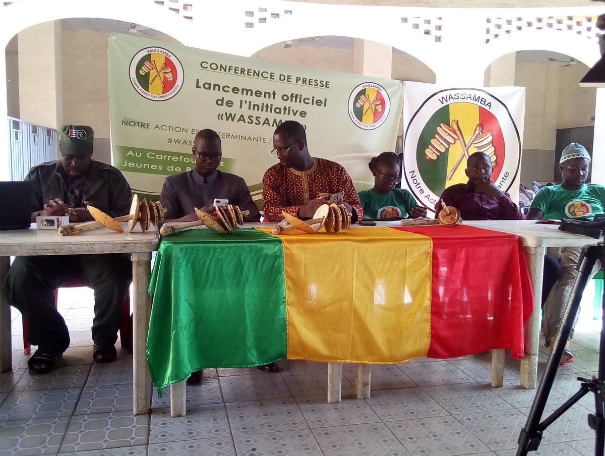 FousseniTogola1's tweet photo. Selon le porte parole de l'inititiave Wassamba, Wassamba est un outil de sensibilisation, d'outil d'รฉveil citoyen.
#Wassamba https://t.co/biZgttXsSO