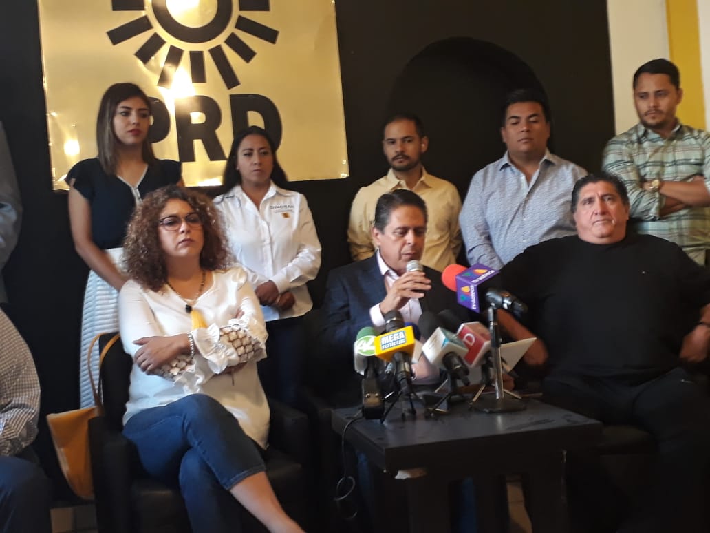 #TomaNota 🗒️
<a href="/PRD_de_Jalisco/">PRD Jalisco</a> no pierde registro, pero sí financiamiento
bit.ly/2zfrhcG
<a href="/CarlosOrozcoSa/">Carlos Orozco Santillán</a> <a href="/VictorHPradoV/">Víctor Hugo Prado</a>