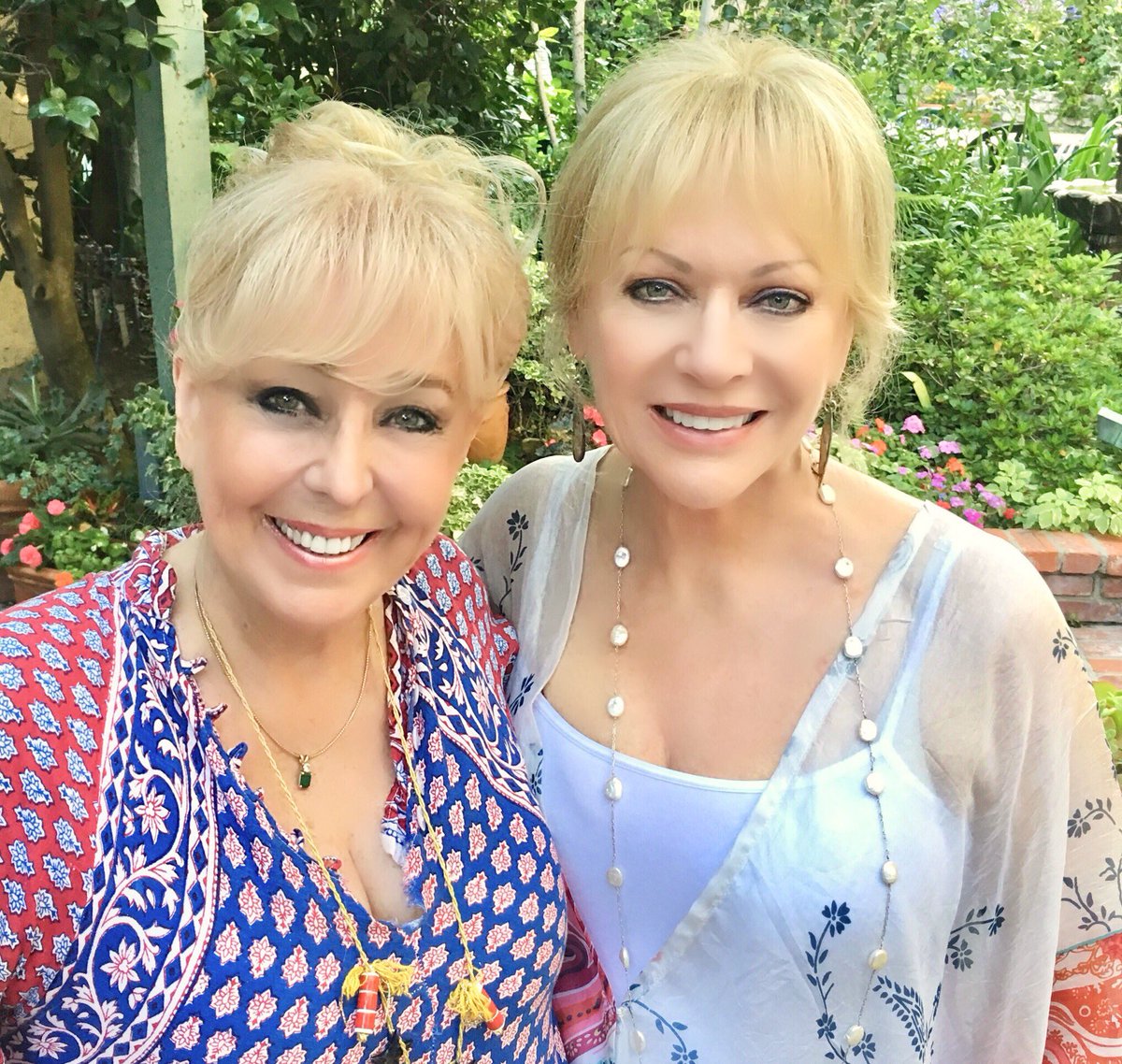 We hope you had a wonderful Fourth of July holiday. We spent the day at our cousin @CamClarkeVoices annual celebration. The weather was perfect, we were surounded by family and friends, the food was yummy and we all got to sing songs late into the evening. So fun!