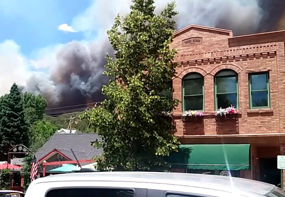 thestationdispo's tweet photo. A picture of our shop in Basalt before the evacuation yesterday. The fire is 2500 acres and is on the hillside right behind Midland Ave. We want to thank all the firefighters and emergency services again for all their brave work. #Basalt #basaltfire #LakeChristineFire https://t.co/dBIbqfECeQ