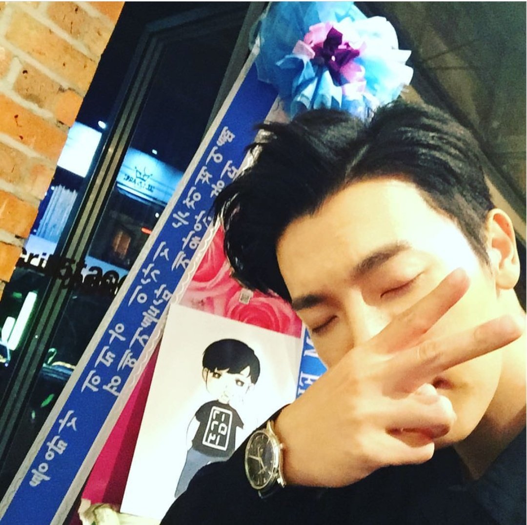 d1vinac0media's tweet photo. You are my virtue, the most handsome thing on Earth. #elfselcaday #donghae #2015pic https://t.co/xMlxyXTNZE