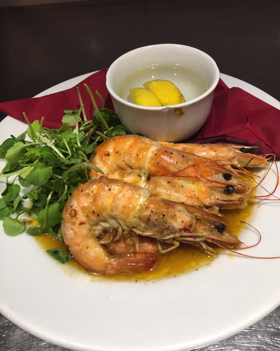 Sportsman_TWS's tweet image. Dish of the day : Shell on tiger prawns, pan fried in a chilli, garlic, ginger &amp;amp; coriander butter served with watercress #foodie #foodforthough #fishlover #tigerprawns #fishthursday #realfood