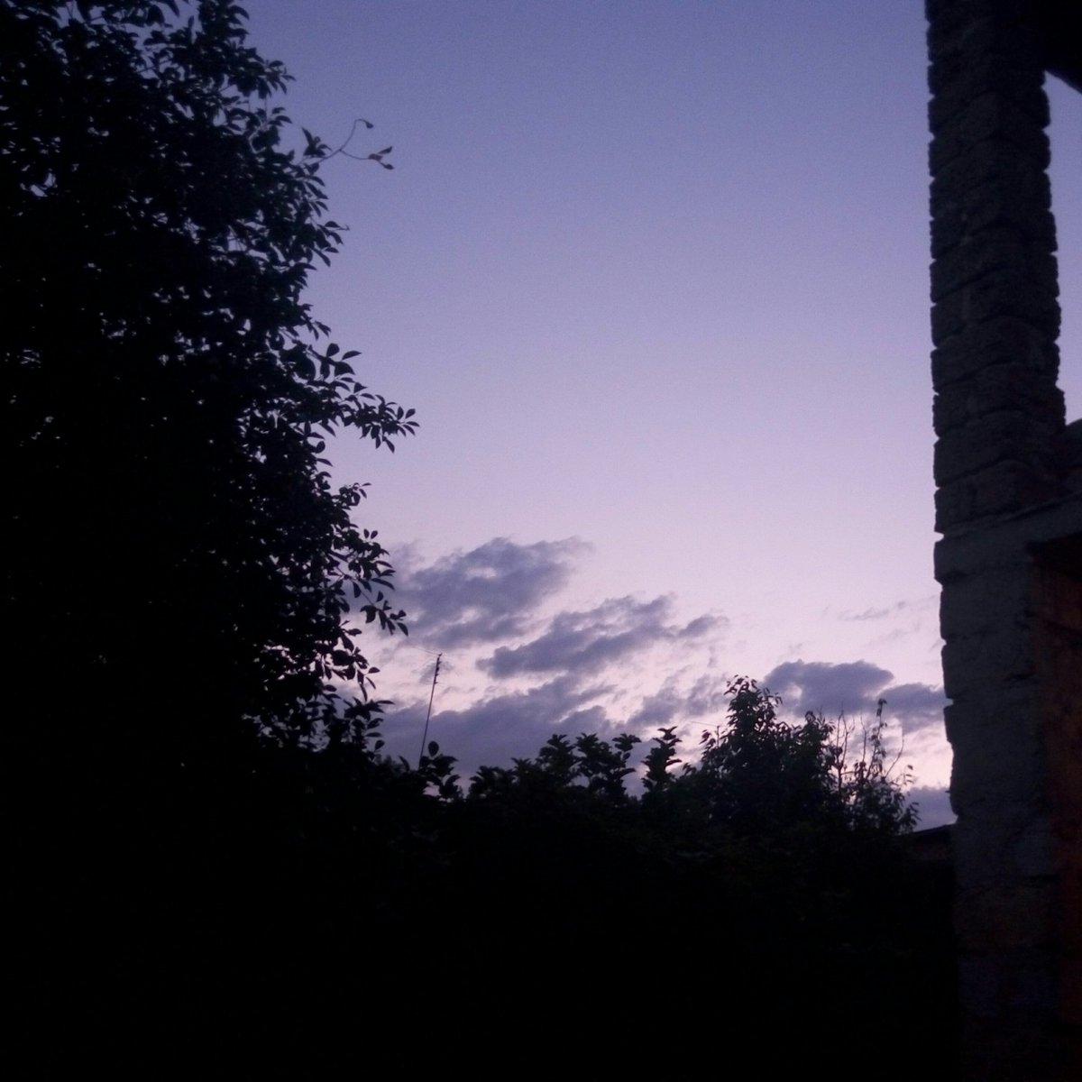 81Parks's tweet photo. По-моему это слишком прекрасно 💔
#sky#sunset#moment#a life# https://t.co/fHOsJg0Nn1