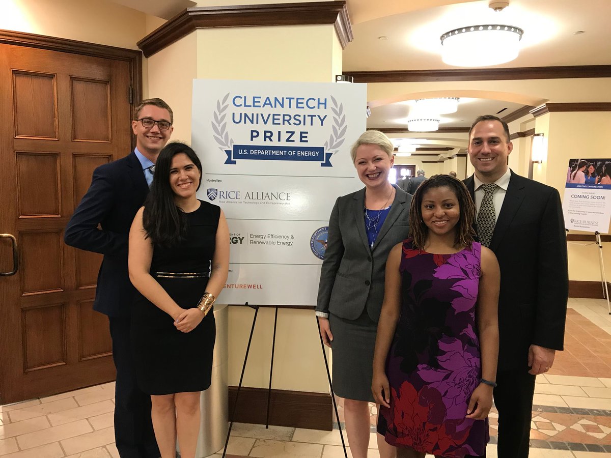 FarleyCenterNU's tweet photo. Congrats to Team @NUMiXMaterials who continues to impress with a second place finish at @ENERGY's 2018 Cleantech University Prize competition!
☞FULL STORY: https://t.co/JkoFeiI9Ju https://t.co/4cYT64bJxR
