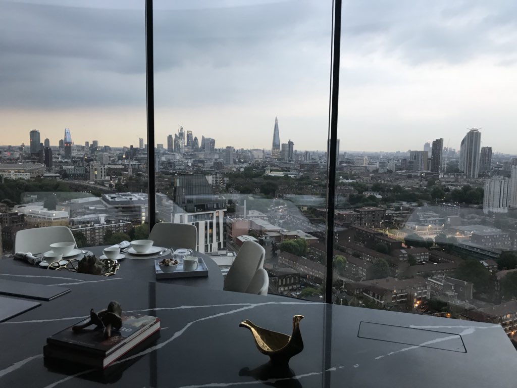 MartynWhiteLDN's tweet image. The view from the penthouse kitchen at the Corniche, Albert Embankment. What a way to start every day. #penthouse #corniche #interiordesign #kitchen #thecorniche #view #londonskyline
