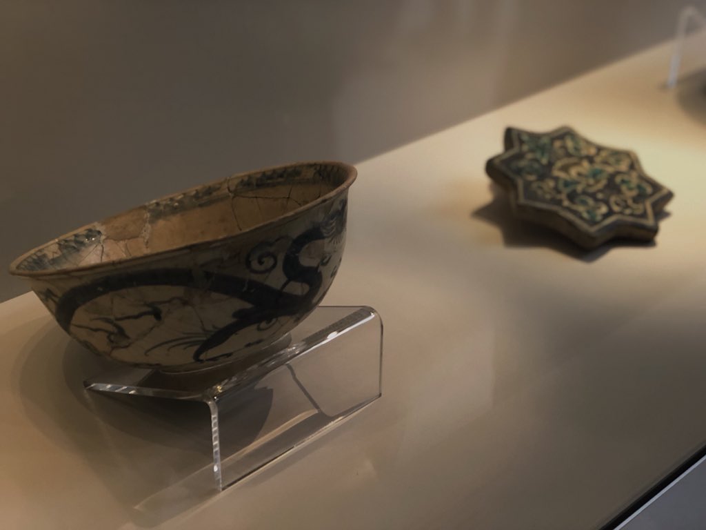 “kuş öldü
küçücük bir yorgunluktu ölmeden önce”