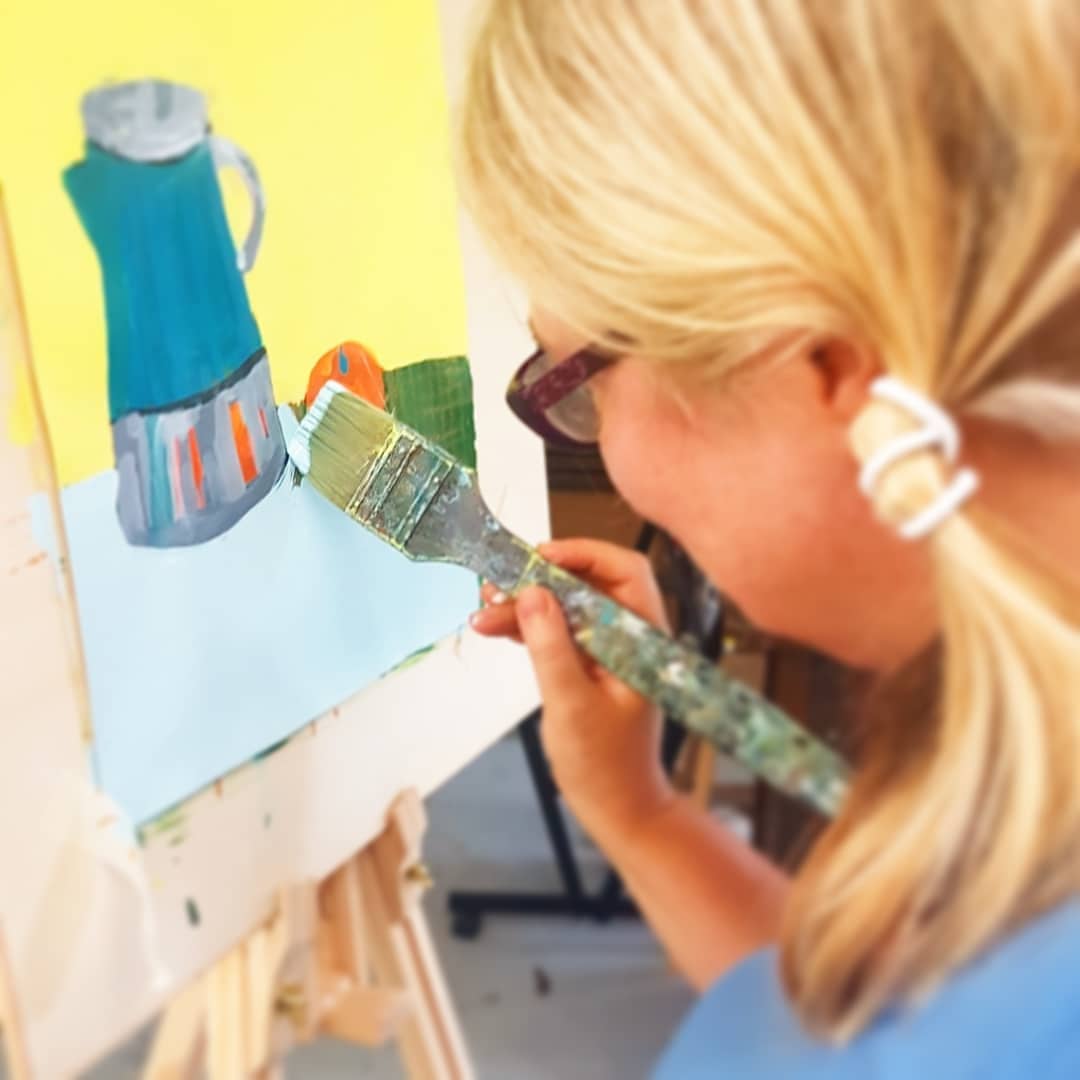 MaldonStudios's tweet photo. Working on their still life in painting for beginners. Well behaved dogs are welcome. Angelique's class use lovely big brushes! @visitmaldon
@VisitEssex @MaldonTIC

#MaldonArtist #MaldonStudios
#LearnToPaint
#ThingsToDoInMaldon #VisitEssex #VisitMaldon #StillLife https://t.co/eQkIHF0VQE