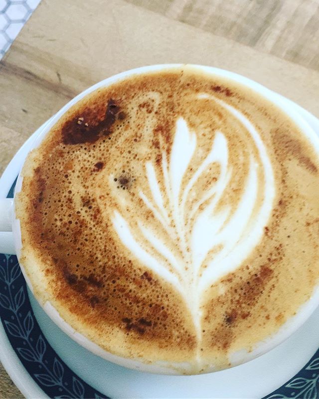 Cappuccino with cinnamon or mocha?? • • #coffeetime #coffeeshop #coffeelover #cappuchino #cappuchinotime #caffeine #caffeinelover #coffeeshopvibes #sfcafe #sfcoffee #coffeegeek #espressomachine #espressotime #lunchbox #foodie #sffoodie #sfcafe #robinscafe #latteart #rosetta #
